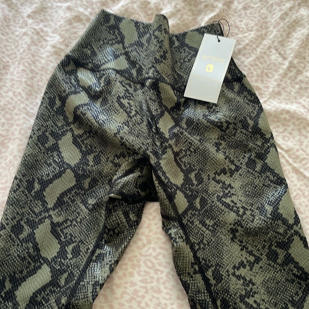 High waisted, snake skin, buffbunny leggings